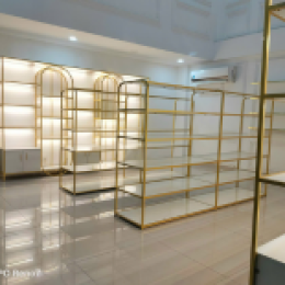 Xu Hướng Thiết Kế Tủ Kệ Trưng Bày Cửa Hàng 2025
